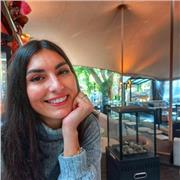 Maestra de Educación Primaria, preparada para impartir español desde 0 para todas las edades.